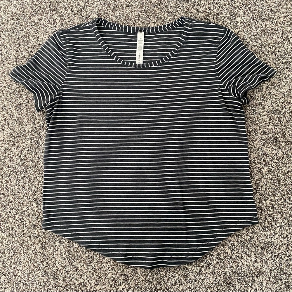 Lululemon Cropped Tee